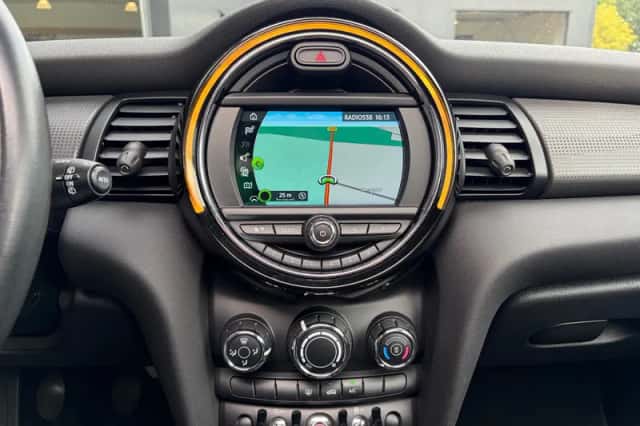 MINI Cooper (2020) thumbnail 6