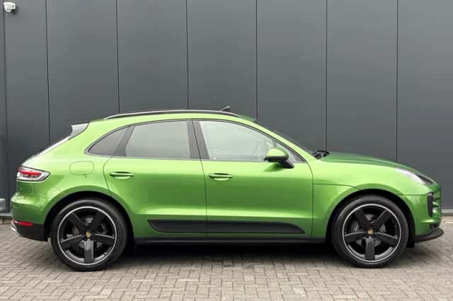 Porsche Macan (2019) thumbnail 2