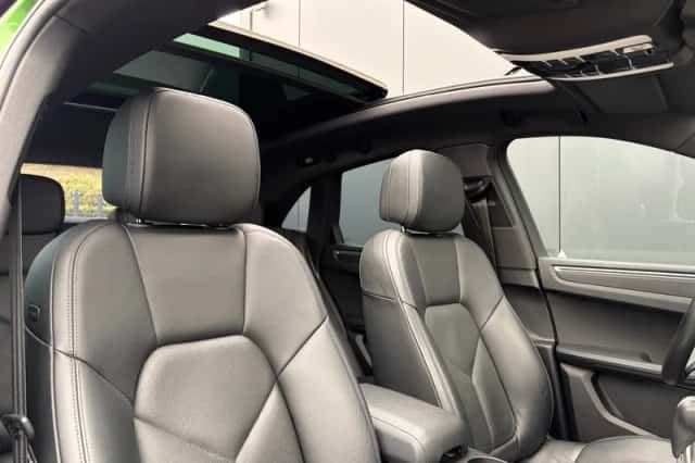 Porsche Macan (2019) thumbnail 5