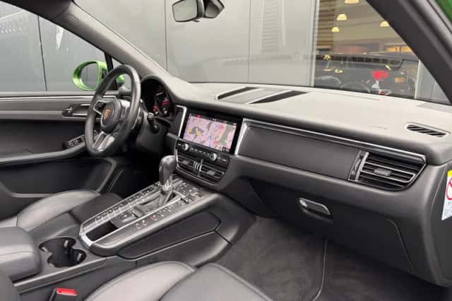 Porsche Macan (2019) thumbnail 6
