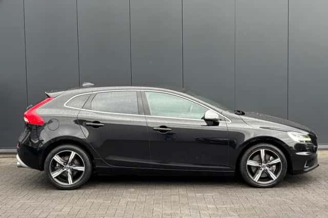 Volvo V40 (2020) thumbnail 2