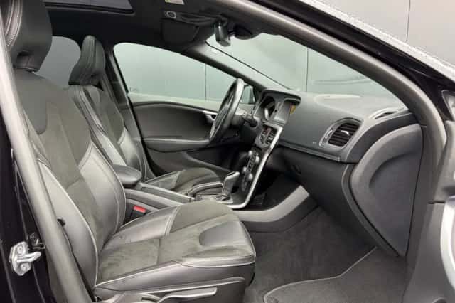 Volvo V40 (2020) thumbnail 3