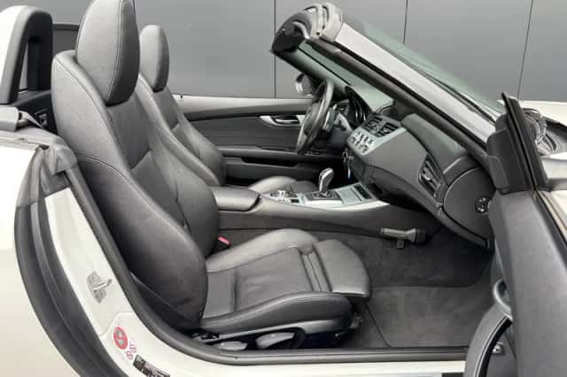 BMW Z4 (2015) thumbnail 3