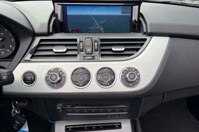 BMW Z4 (2015) thumbnail 5