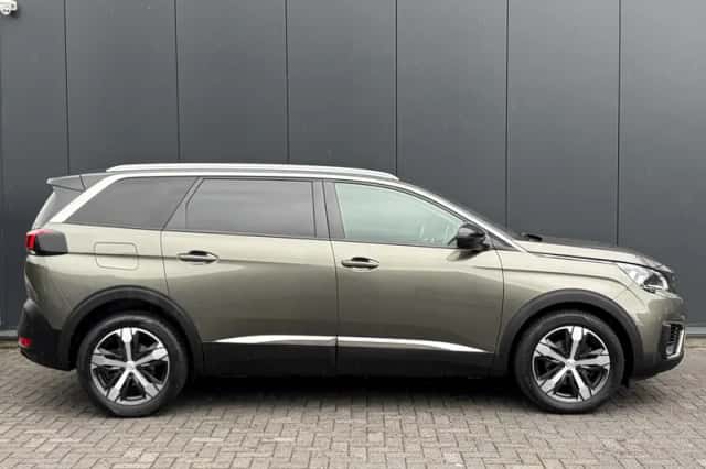 Peugeot 5008 (2018) thumbnail 2