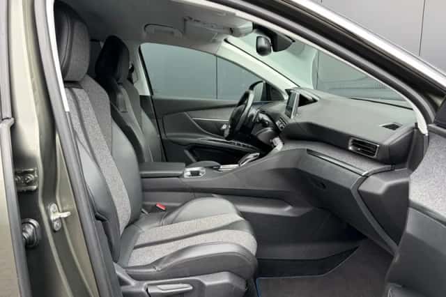 Peugeot 5008 (2018) thumbnail 3