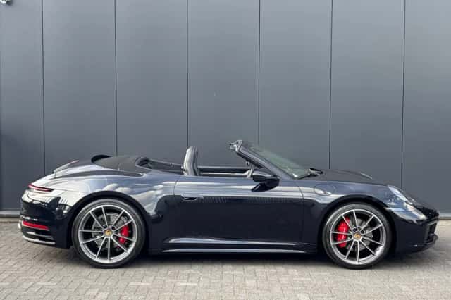 Porsche 911 (2021) thumbnail 2