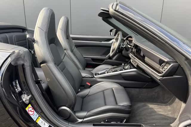 Porsche 911 (2021) thumbnail 3