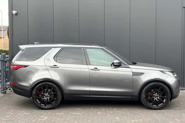 Land Rover Discovery (2018) thumbnail 2