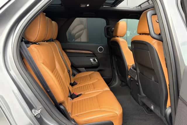 Land Rover Discovery (2018) thumbnail 4