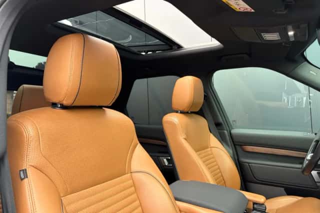 Land Rover Discovery (2018) thumbnail 5