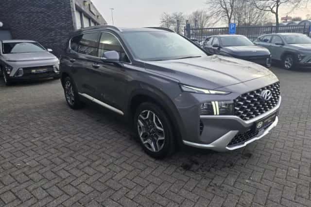 Hyundai Santa Fe (2023) thumbnail 2