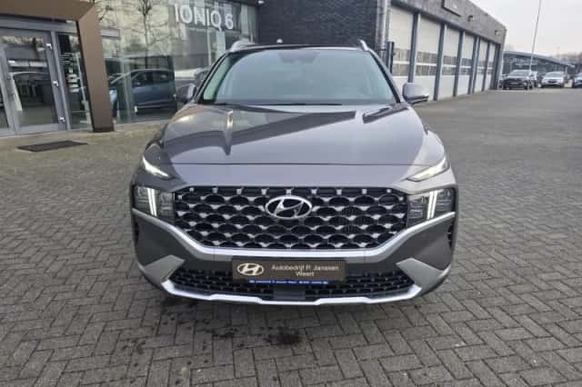 Hyundai Santa Fe (2023) thumbnail 3
