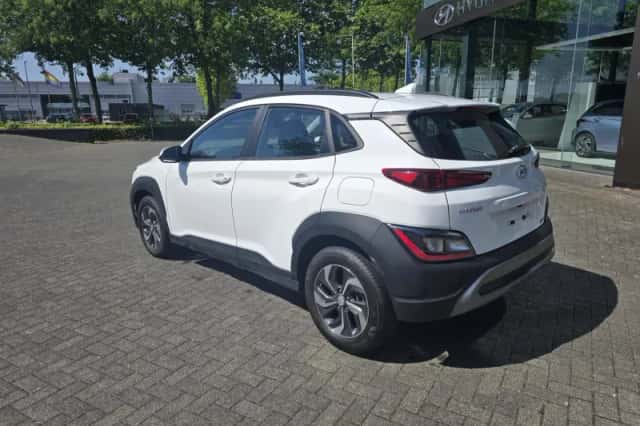 Hyundai Kona (2022) thumbnail 2