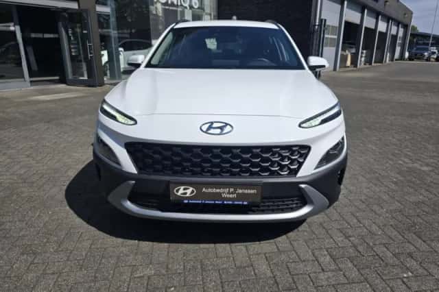 Hyundai Kona (2022) thumbnail 4