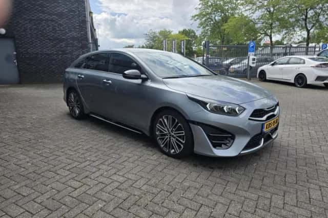 Kia ProCeed (2024) thumbnail 2