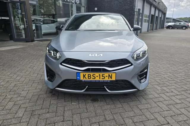 Kia ProCeed (2024) thumbnail 3