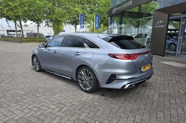 Kia ProCeed (2024) thumbnail 4