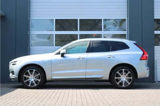 Volvo XC60 (2019) thumbnail 3