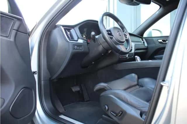 Volvo XC60 (2019) thumbnail 5