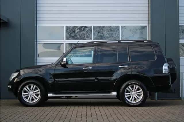 Mitsubishi Pajero (2016) thumbnail 3