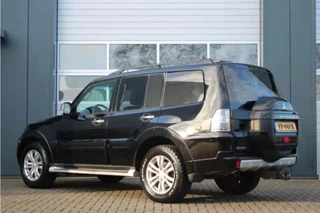 Mitsubishi Pajero (2016) thumbnail 4