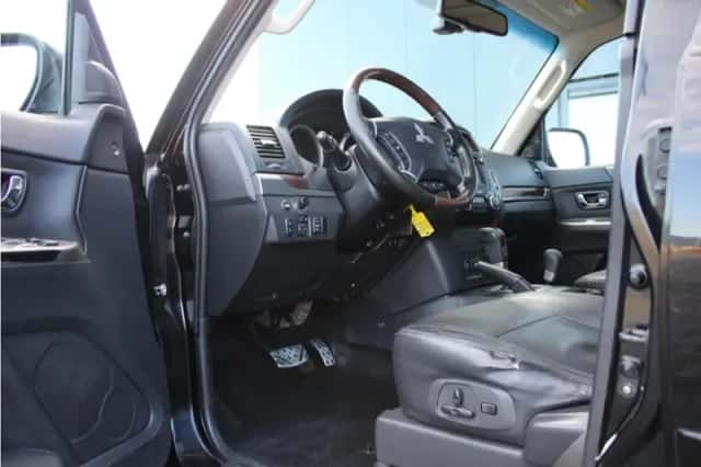 Mitsubishi Pajero (2016) thumbnail 5