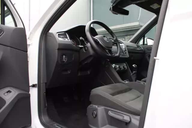 Volkswagen Tiguan (2016) thumbnail 5