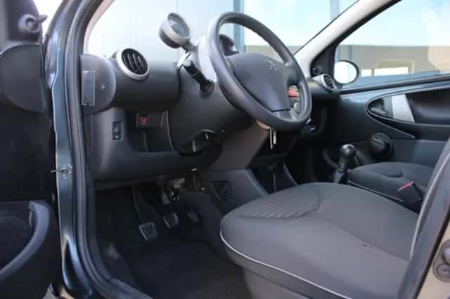 Peugeot 107 (2012) thumbnail 5