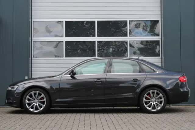 Audi A4 (2013) thumbnail 3
