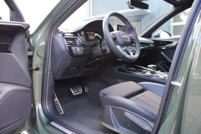 Audi A4 (2024) thumbnail 5
