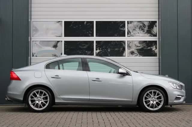 Volvo S60 (2015) thumbnail 2