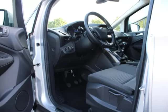 Ford C-Max (2016) thumbnail 5