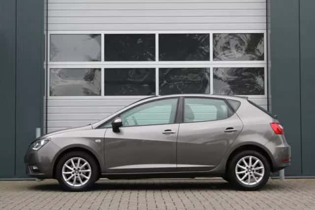 SEAT Ibiza (2016) thumbnail 3