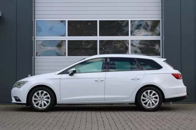SEAT Leon (2015) thumbnail 3
