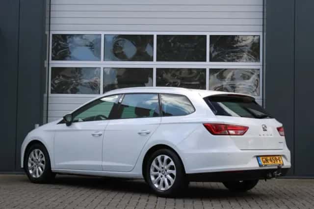 SEAT Leon (2015) thumbnail 4