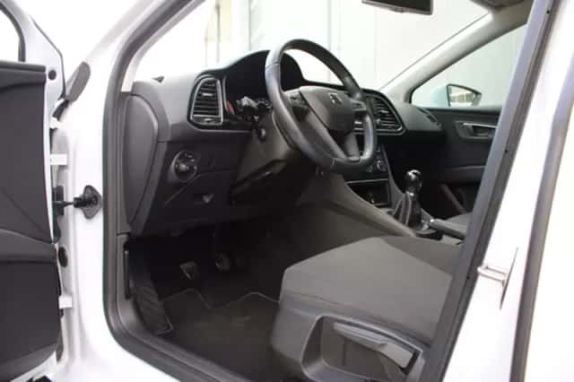 SEAT Leon (2015) thumbnail 5