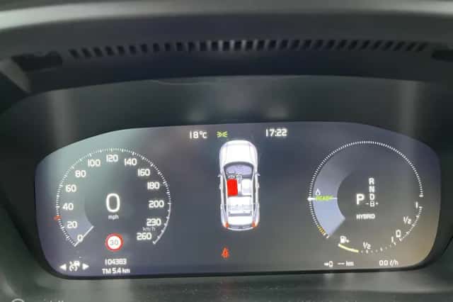Volvo XC40 (2023) thumbnail 4