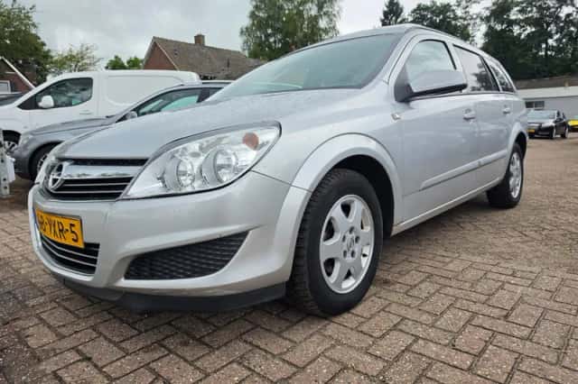 Opel Astra (2008) thumbnail 1
