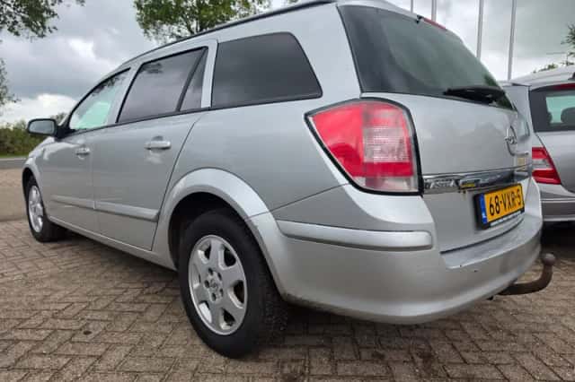 Opel Astra (2008) thumbnail 3