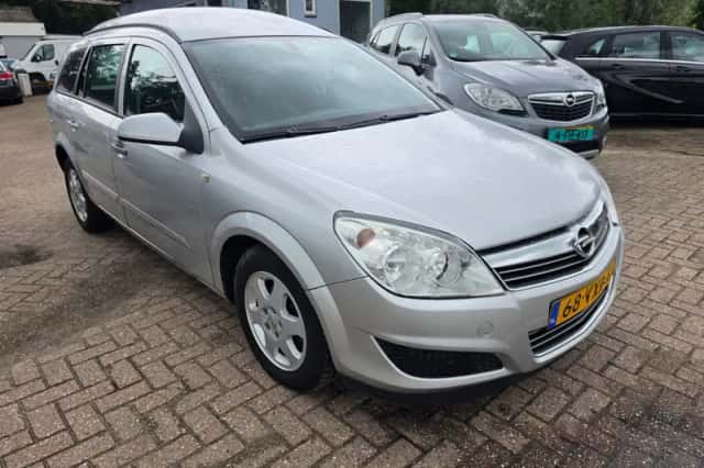 Opel Astra (2008) thumbnail 5