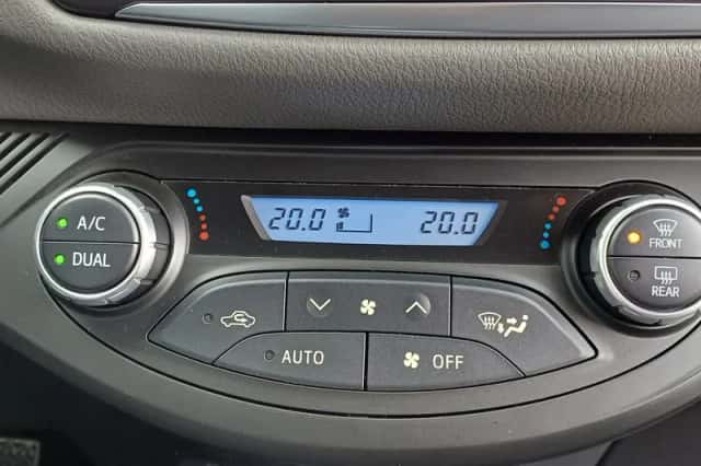 Toyota Yaris (2017) thumbnail 6