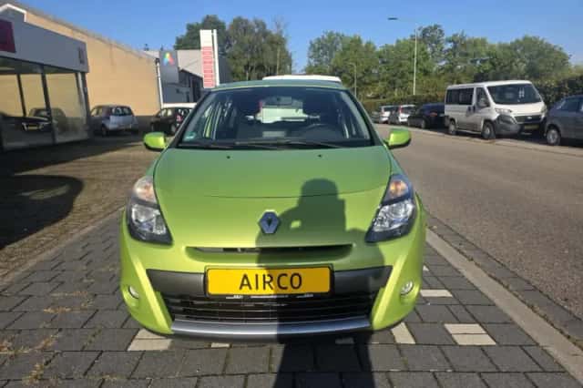 Renault Clio (2009) thumbnail 2