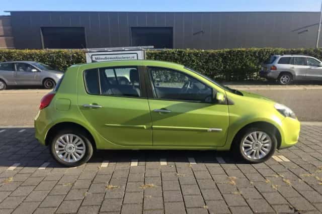 Renault Clio (2009) thumbnail 4