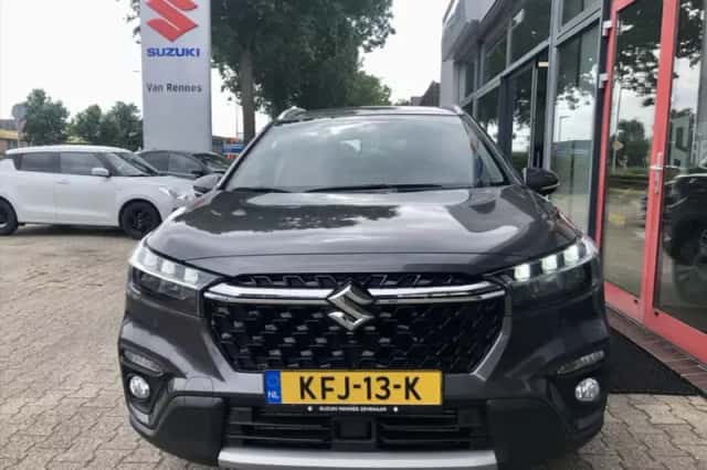 Suzuki S-Cross (2022) thumbnail 4