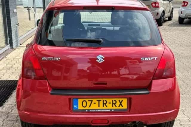 Suzuki Swift (2007) thumbnail 4