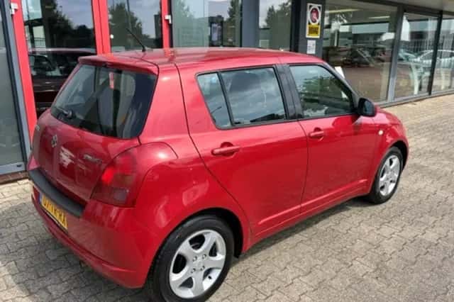 Suzuki Swift (2007) thumbnail 5