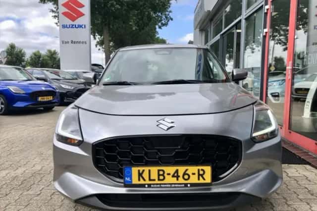Suzuki Swift (2024) thumbnail 4