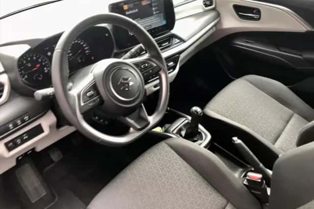Suzuki Swift (2025) thumbnail 6