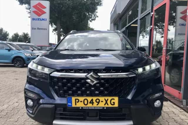 Suzuki S-Cross (2022) thumbnail 4